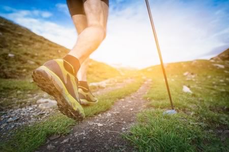 Actividades aeróbicas para mejorar la forma física con esclerosis múltiple: caminar y marcha nórdica