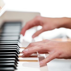Terapia de movimiento o “manos de pianista”
